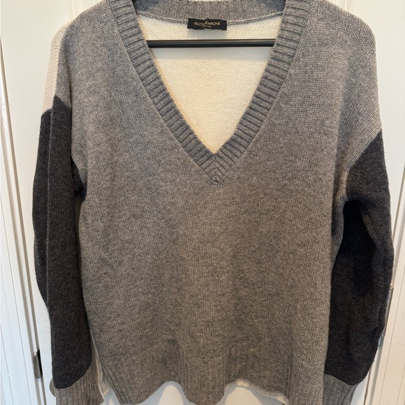 Piazza Sempione Gray and Cream V-Neck Sweater